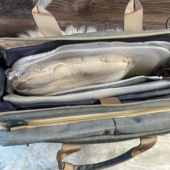 Diaper Bag with Built in Changing Station and USB Plug Brand New NWOT - Picture 9 of 13